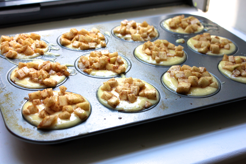 Apple cake muffins
